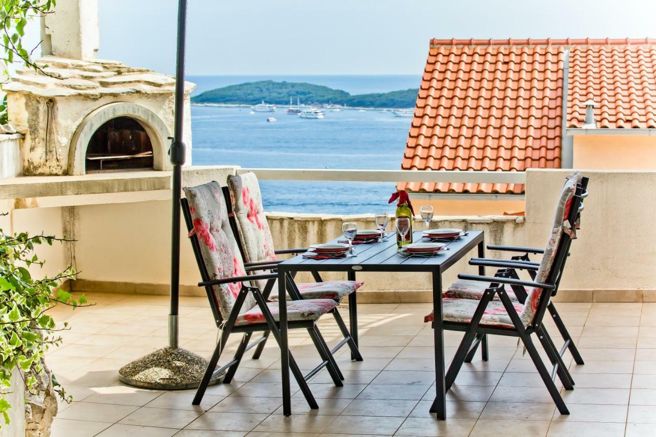 Apartments Tatjana Dominis Hvar Town Exterior photo